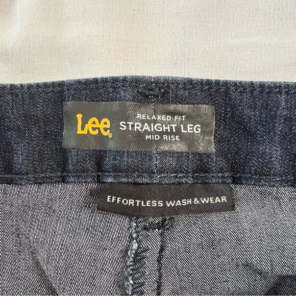 Lee Women's 12 Medium Relaxed Fit Straight Leg Mid Rise Dark Wash Jeans - Picture 6 of 9